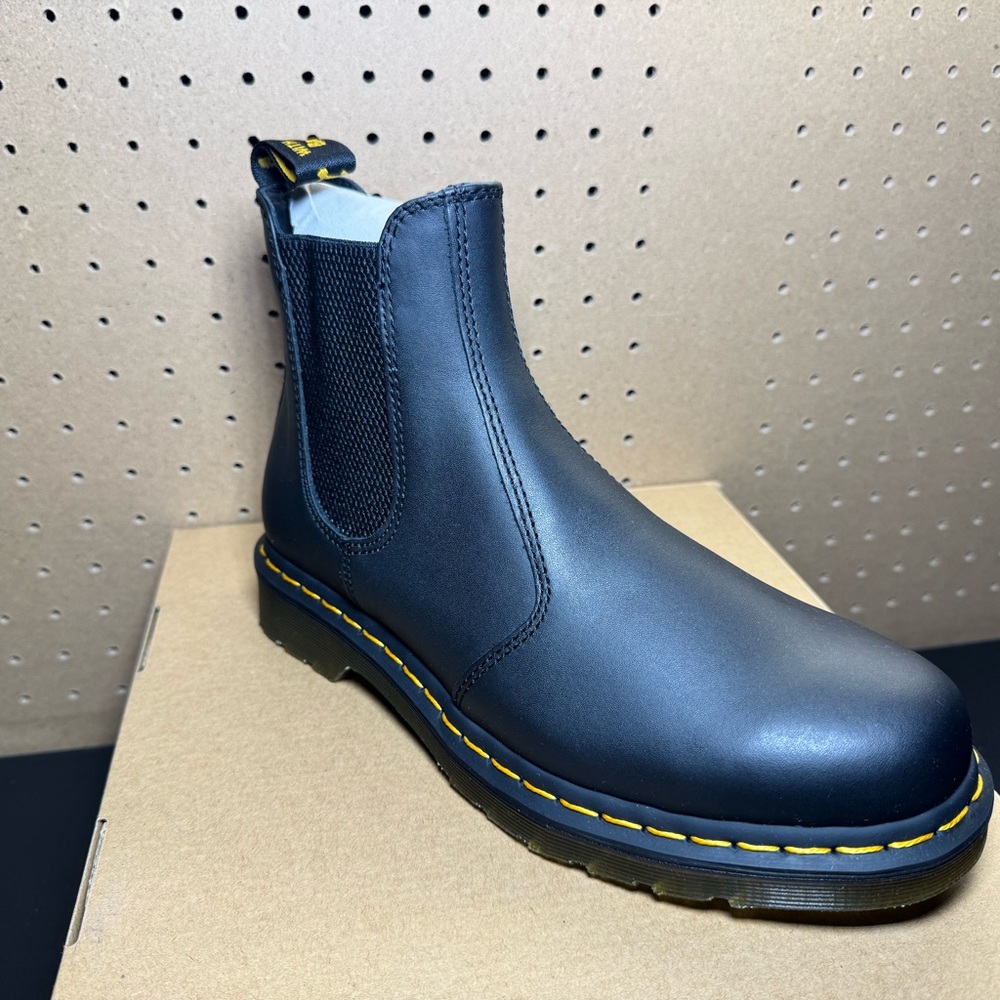 Dr. Martens Black Leather Chelsea Boots 8 Men’s/9 Women’s